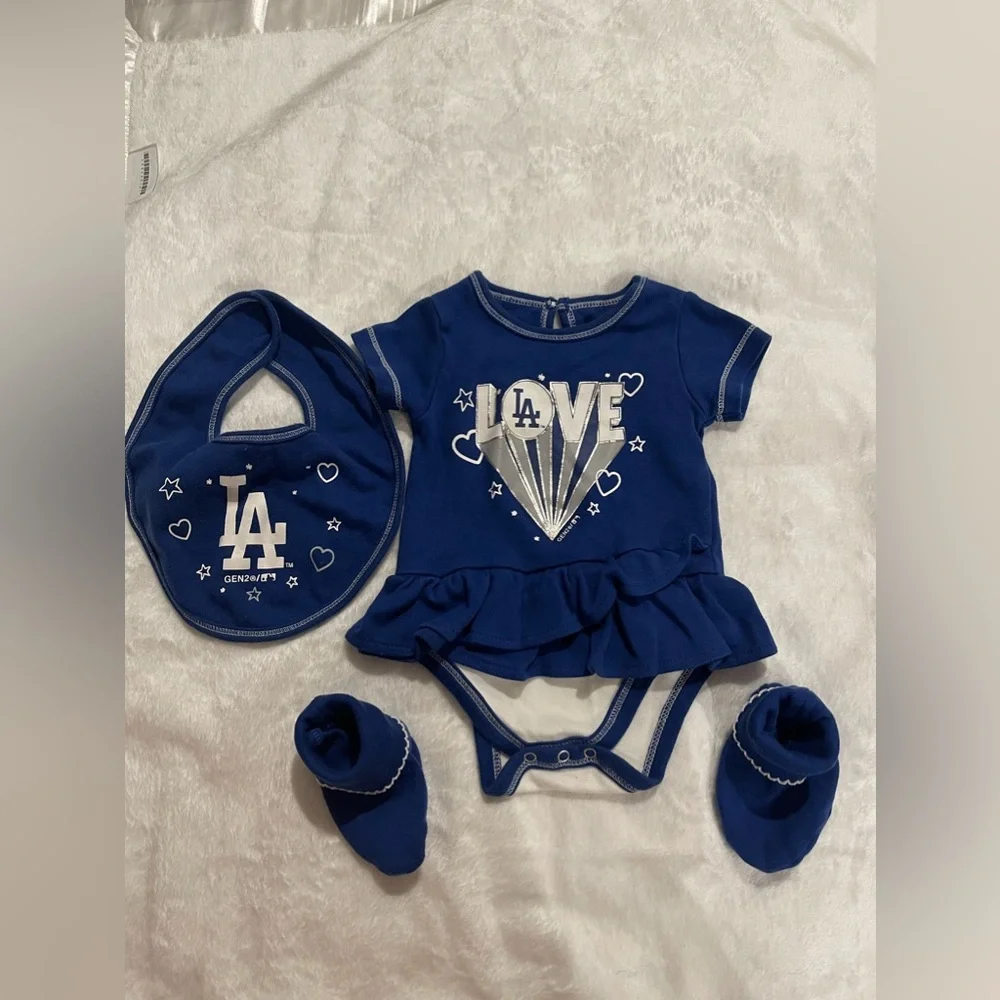 L.A Dodgers Baby Girl Onesie Bib & Booties - Picture 1 of 9